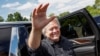 Steve Bannon, aliado de Trump, llega a prisión tras ser condenado por desacato