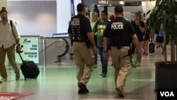 Los preparativos de seguridad son intensos y se sienten desde la llegada al aeropuerto de la ciudad. [Foto: Celia Mendoza, VOA] 