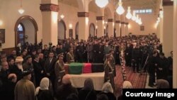 نماز جنازۀ سید احمد گیلانی صبح امروز در ارگ ریاست جمهوری ادا شد.