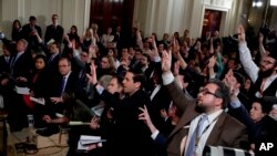 Era la cuarta conferencia de prensa de Trump desde que tomó posesión el pasado 20 de enero, en hora y media no rehuyó la confrontación ni las principales polémicas que rodean a su Gobierno.