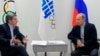 Tổng thống Nga Vladimir Putin (phải) và Chủ tịch IOC Thomas Bach tại cuộc gặp ở Sochi khi Thế vận hội Mùa đông được tổ chức tại Nga, trong bức ảnh chụp ngày 15/2/2014.