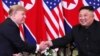 도널드 트럼프 미국 대통령과 김정은 북한 국무위원장이 지난 2월 베트남 하노이에서 열린 2차 정상회담에 앞서 악수하고 있다.