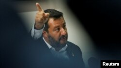 La semana pasada, el Democrático y 5-Estrellas se unieron en el Senado para frustrar el intento de Salvini de convocar rápidamente a un voto de retiro de confianza.