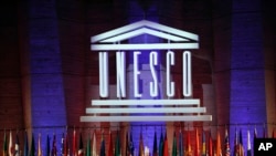 En esta imagen del 4 de noviembre de 2017, se observa el logo de la Organización de Naciones Unidas para la Educación, la Ciencia y la Cultura (UNESCO), durante la 39na sesión de la Conferencia General en la sede del organismo en París, Francia. 