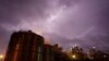 Tornado y tormentas dejan tres muertos 
