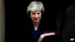 La primera ministra británica, Theresa May, asiste a la sesión semanal de preguntas en el parlamento de Londres, el miércoles 12 de diciembre de 2018.
