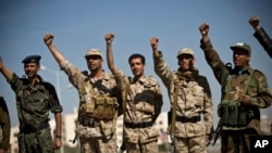 Chíes huties yemenitas se manifiestan a favor de sus comandantes, en Saná, Yemen. 