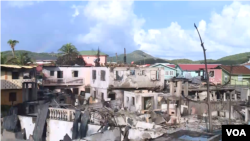 Autoridades confirmaron la prohibición de construcción, hasta nuevos estudios en la isla Guanaja, Honduras, tras fuerte incendio. [Foto: Oscar Ortiz]