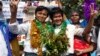 နိုင်ငံရေးအကျဉ်းသား ကိုအောင်မင်းနိုင် (ဘယ်)၊ ကိုရန်နိုင်ထွန်း (ညာ)။