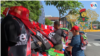 Un mercadillo de Managua vende insignias y memorabilia que identifican al gobernante partido Frente Sandinista de Liberación Nacional (FSLN), dirigido por Daniel Ortega.