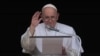 El papa Francisco durante su rezo del Angelus en la Plaza de San Pedro el 11 de septiembre de 2022. Foto AP.