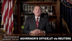 El gobernador de Utah, Gary Herbert, anuncia un nuevo estado de emergencia por el coronavirus el 8 de noviembre de 2020. [Foto tomada de las redes sociales divulgada por Reuters].