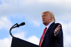 El presidente Donald Trump dijo al público que asistió al evento en Wisconsin que Dios le ayudará para que siga haciendo el trabajo que ha hecho hasta ahora.