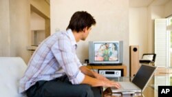 Multi-tasking has a negative impact on productivity and affects a person's ability to pay attention, according to a new study.