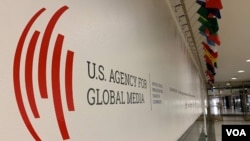 El logotipo de la Agencia de los Estados Unidos para los Medios Globales en la Voz de América, en Washington, D.C., el 22 de noviembre de 2019. (VOA)