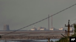 El OIEA informó que expertos en la central nuclear de Zaporiyia, en Ucrania y ocupada por Rusia, detectaron múltiples explosiones en la última semana, lo que sugiere un aumento de la actividad militar en la región, sin reportes de daños en la central hasta ahora.