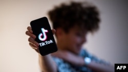 Las medidas buscan aislar más a Rusia y a su población, con un creciente número de empresas multinacionales dejando de proporcionar servicios financieros y productos tecnológicos vitales, así como distintos productos de consumo. debido a la invasión a Ucrania. [Archivo]