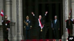 El flamante líder peruano pidió el apoyo del Congreso de mayoría opositora e hizo un llamado a la paz, rechazando el enfrentamiento y la división.