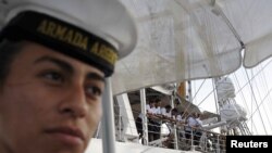 El buque-escuela argentino iba a ser trasladado a otro muelle del Puerto de Tema.