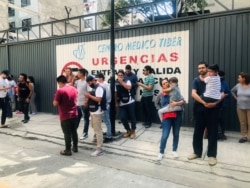 ​ ​ ​ ​ Muchos salieron a las calles en medio del temor que generan los terremotos en México, un país que en el pasado ha sufrido la pérdida de vidas humanas en eventos similares. ​ ​