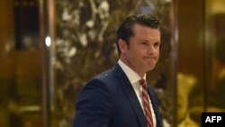 Архівне фото: Гегсет прибуває до Trump Tower для зустрічі з обраним президентом Дональдом Трампом у Нью-Йорку, 29 листопада 2016 року.