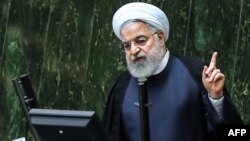 El presidente de Irán, Hassan Rouhani, habla en el Parlamento en Teherán, el martes, 3 de septiembre, de 2019.