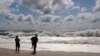 Hermine es ahora una amenaza menor en el Atlántico