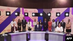 Foto distribuida por el Instituto Nacional Electoral (INE) de México muestra a los candidatos presidenciales sentados, Claudia Sheinbaum, Jorge Álvarez Maynez y Xochitl Gálvez este 7 de abril de 2024, en debate televisado antes de las elecciones del 2 de junio.