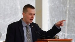 Para Jared Golden, las acusaciones contra Trump no eran como para iniciar un juicio político.