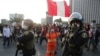 El presidente interino de Perú pide calma, Vizcarra llama a las protestas 