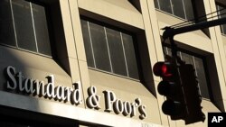 En 2011 la firma calificadora Standard & Poor's degradó la calificación AAA de EE.UU. a AA+.