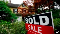 FILE - A sale sign in Wyndmoor, Pennsylvania, June 22, 2022. The National Association of Realtors agreed on March 15, 2024, to pay $418 million and change its rules to settle lawsuits claiming home sellers have been unfairly forced to pay artificially inflated agent commissions.
