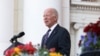 ARCHIVO - El presidente Joe Biden participa de una actividad oficial por el Día de los Veteranos en el Cementerio Nacional de Arlington.