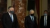 El secretario de Estado de Estados Unidos, Mike Pompeo, a la izquierda, y el primer ministro israelí, Benjamin Netanyahu, se van después de hacer una declaración conjunta en Jerusalén, el jueves 19 de noviembre de 2020.