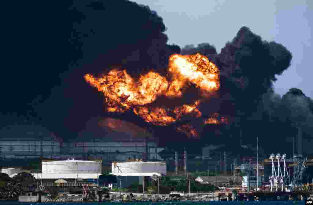 El papa Francisco envió un mensaje de apoyo a los bomberos y equipos de búsqueda en Cuba luego del incendio y las explosiones en un lugar de almacenamiento de tanques de petróleo en la provincia occidental de Matanzas.