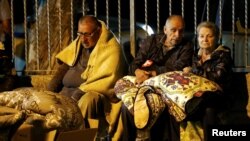 En la zona afectada por el terremoto muchas personas se mantienen en vigilia durante la noche por el temor a las réplicas
