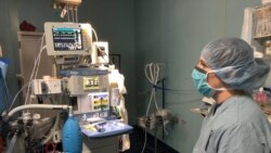 Personal médico en sala de operaciones USNS Comfort - Misión Ecuador 2018