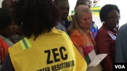 Uzulu ulakho ukufona ukwenzela ukukhulumisana leziphathamandla zeZEC.