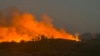 Un incendio al este de Los Ángeles obligó a la evacuación de cientos de residentes.
