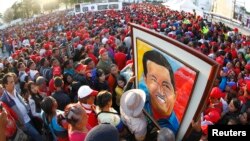 World Leaders and Mourners Gather for Chavez Funeral 