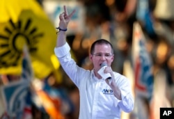 El candidato presidencial Ricardo Anaya, durante su cierre de camaña en León, México, el miércoles, 27 de junio de 2018.