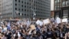 Mbështetës pro Izraelit protestojnë në Manhattan, në qytetin e Nju Jorkut.
