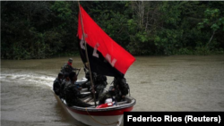 La guerrilla colombiana dice que no ejecutará acciones armadas, pero que está lista para defenderse de ataques de las fuerzas armadas.