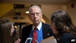 El senador republicano, Chuck Grassley, pidió en un comunicado el martes 1 de octubre de 2019 protección y que sea escuchado el informante en caso que vincula al presidente Donald Trump con mandatario de Ucrania.