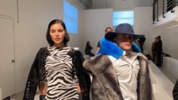 La presencia de los hispanos y especialmente de profesionales venezolanos tanto modelos como diseñadores, se destacó en la Semana de la Moda en Nueva York. Foto: Ronen Suarc, VOA.