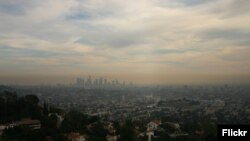 Contaminación del aire sobre la ciudad de Los Angeles, California. (Flickr).