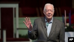 ARCHIVO - El expresidente Jimmy Carter, de 98 años, se encuentra desde el sábado recibiendo cuidados paliativos en su residencia, en Georgia, luego de abandonar el hospital y decidir pasar el resto de sus días en el calor del hogar, acompañado por su familia.