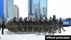 Azərbaycan Ordusu parad zamanı