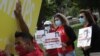 Partidarios de la National TPS Alliance, una organización de base formada por grupos de derechos de los inmigrantes, se reúnen en el Capitolio de los Estados Unidos el 15 de septiembre del 2020. 