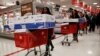 Archivo - Clientes en una tienda Target, en Brooklyn, Nueva York. 